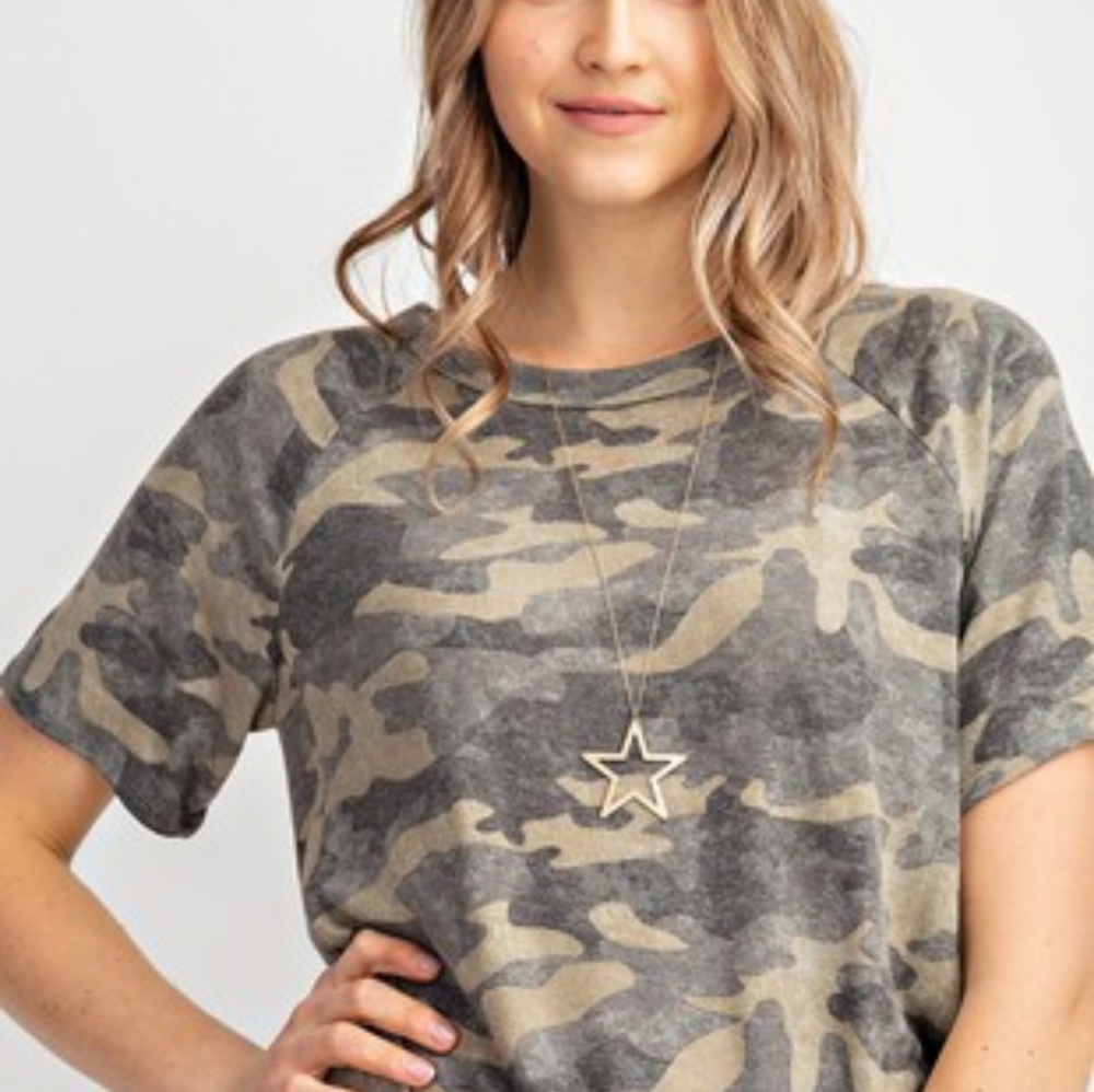 Gathered Waistband Camo Tee NWT - Picture 2 of 2